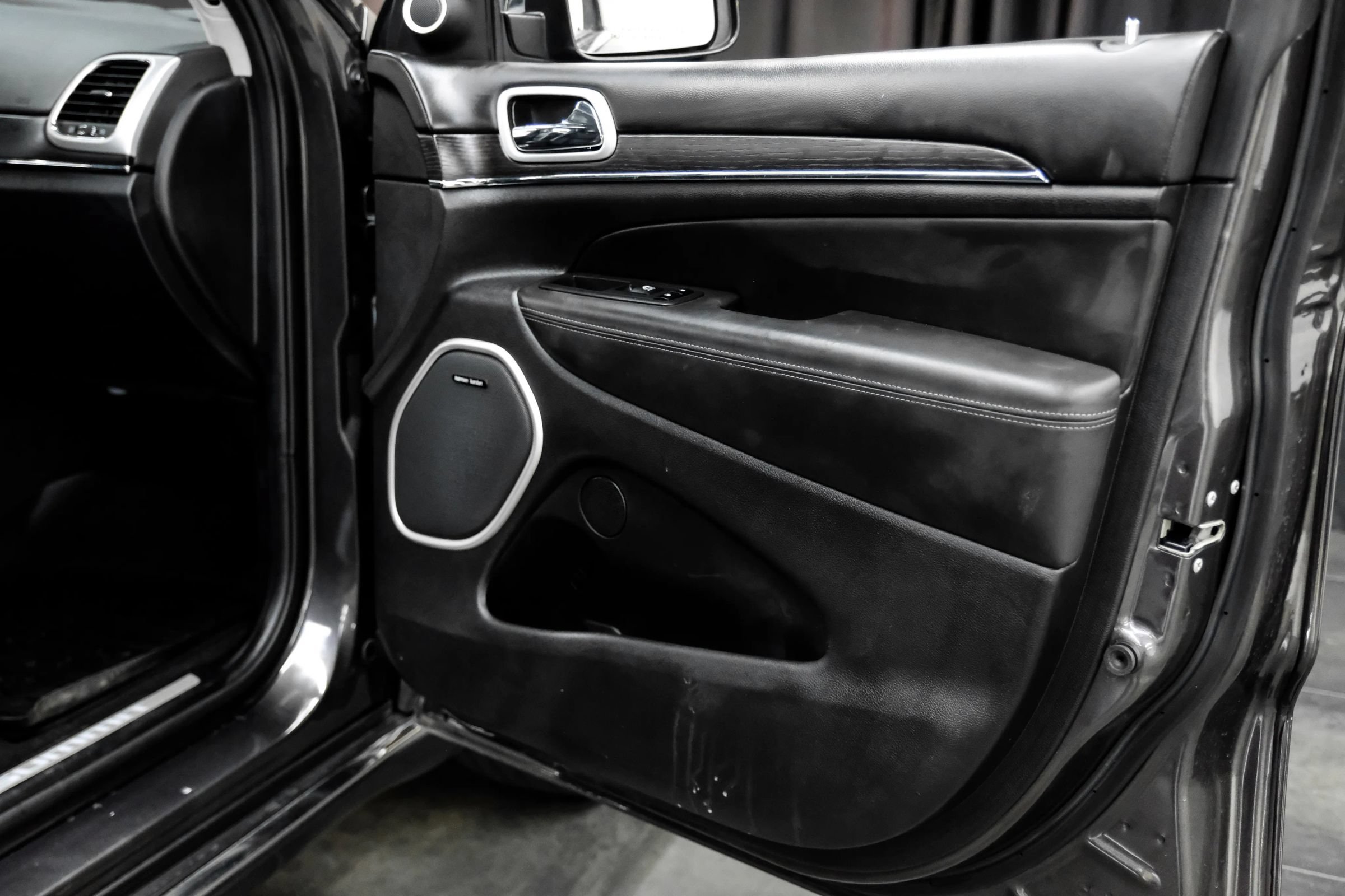 Used 2021 Jeep Grand Cherokee Summit AWD/4WD image 49