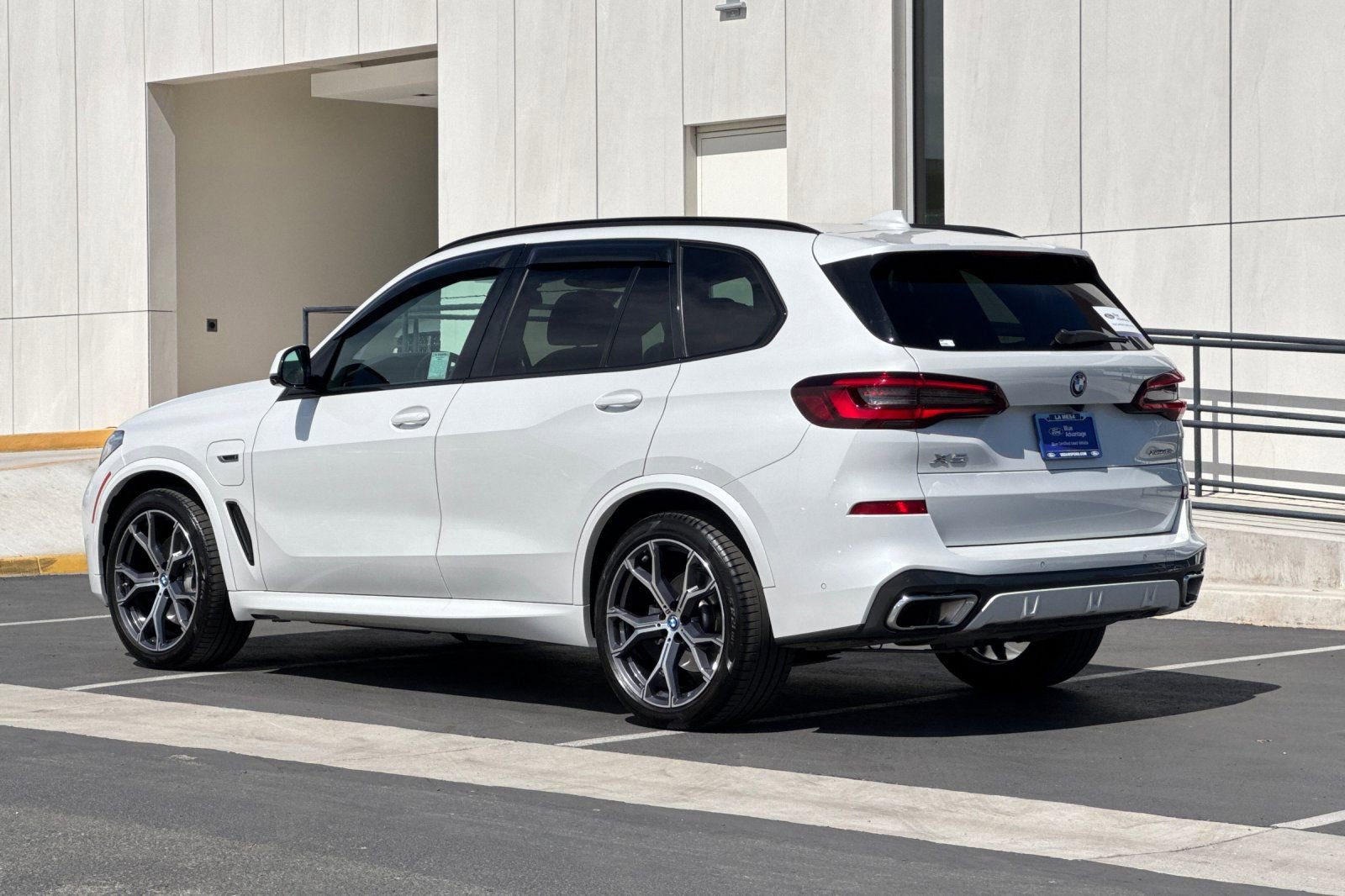 Used 2023 BMW X5 xDrive45e w/ Executive Package AWD/4WD image 5