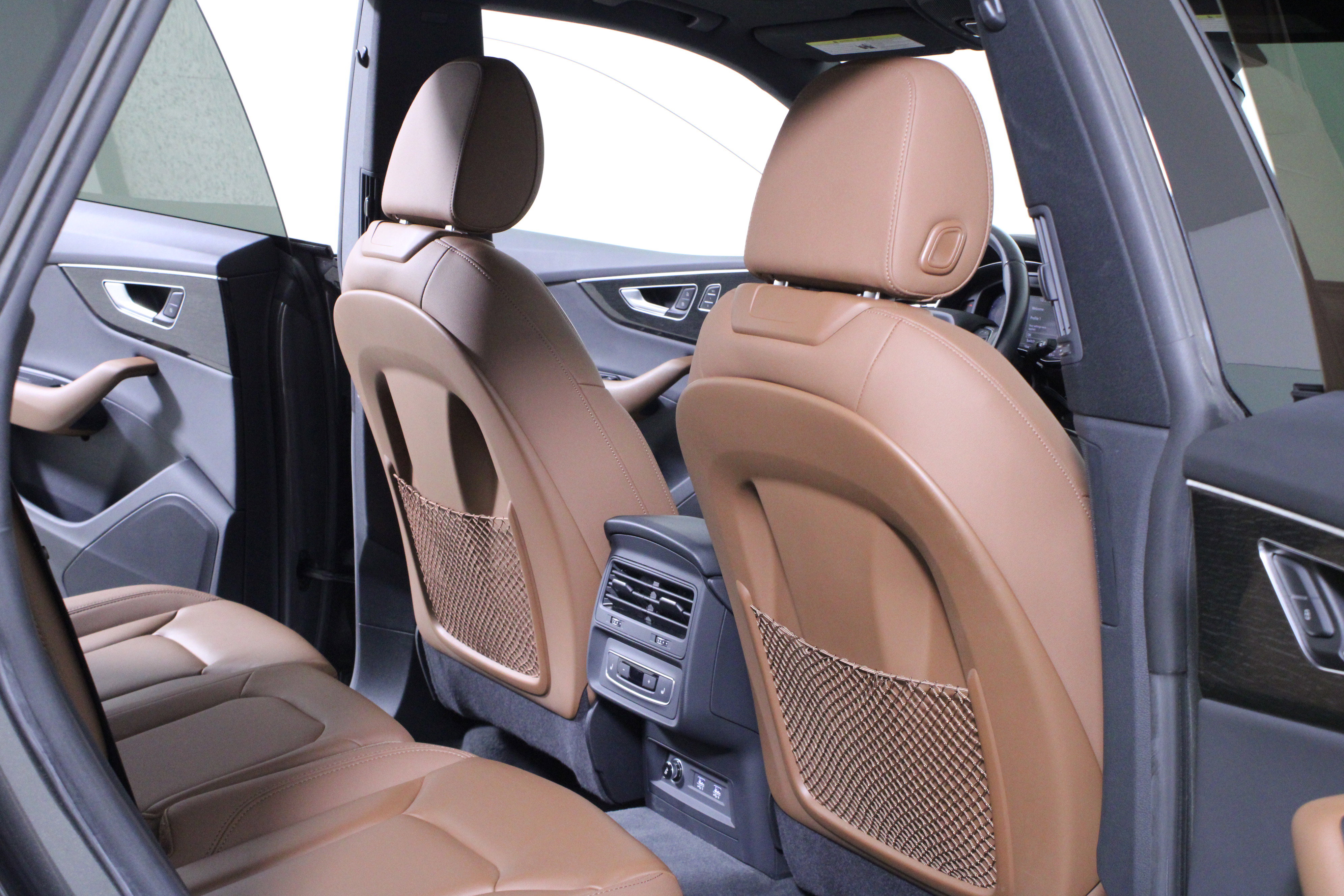 Used 2019 Audi Q8 Premium image 14