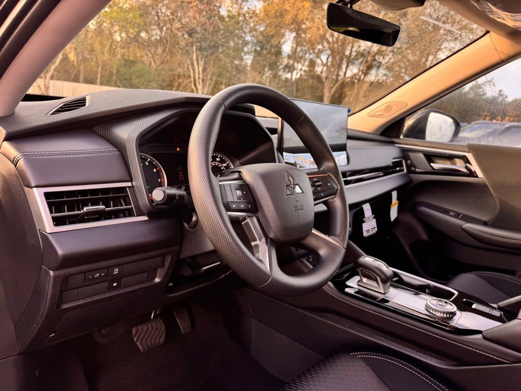 New 2026 Mitsubishi Outlander ES FWD image 27