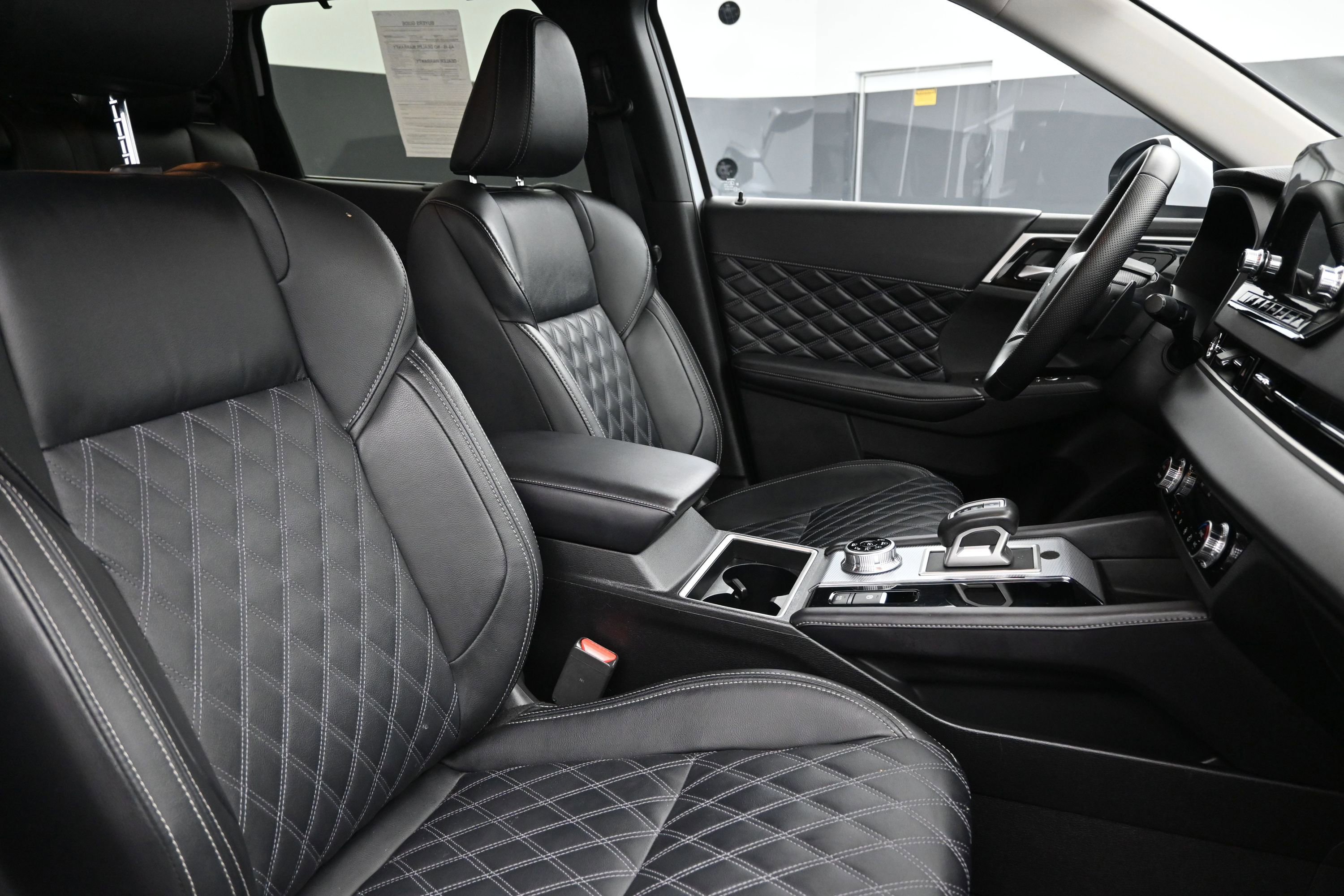 Used 2024 Mitsubishi Outlander SEL AWD/4WD image 27