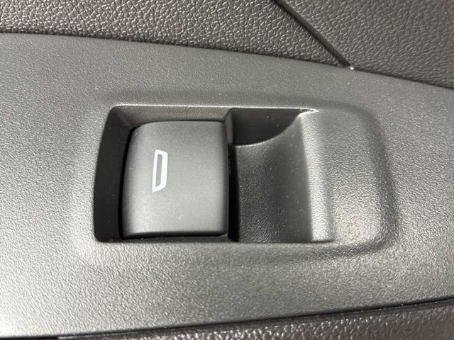 Used 2025 Chevrolet Trax LS w/ LS Convenience Package image 17