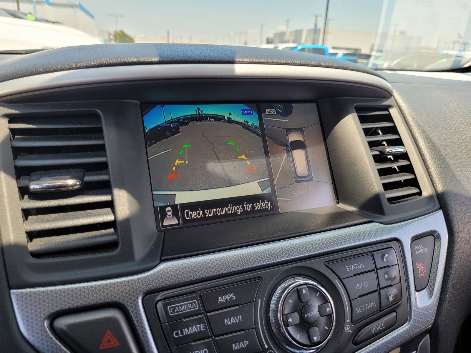 Used 2020 Nissan Pathfinder SL FWD image 19