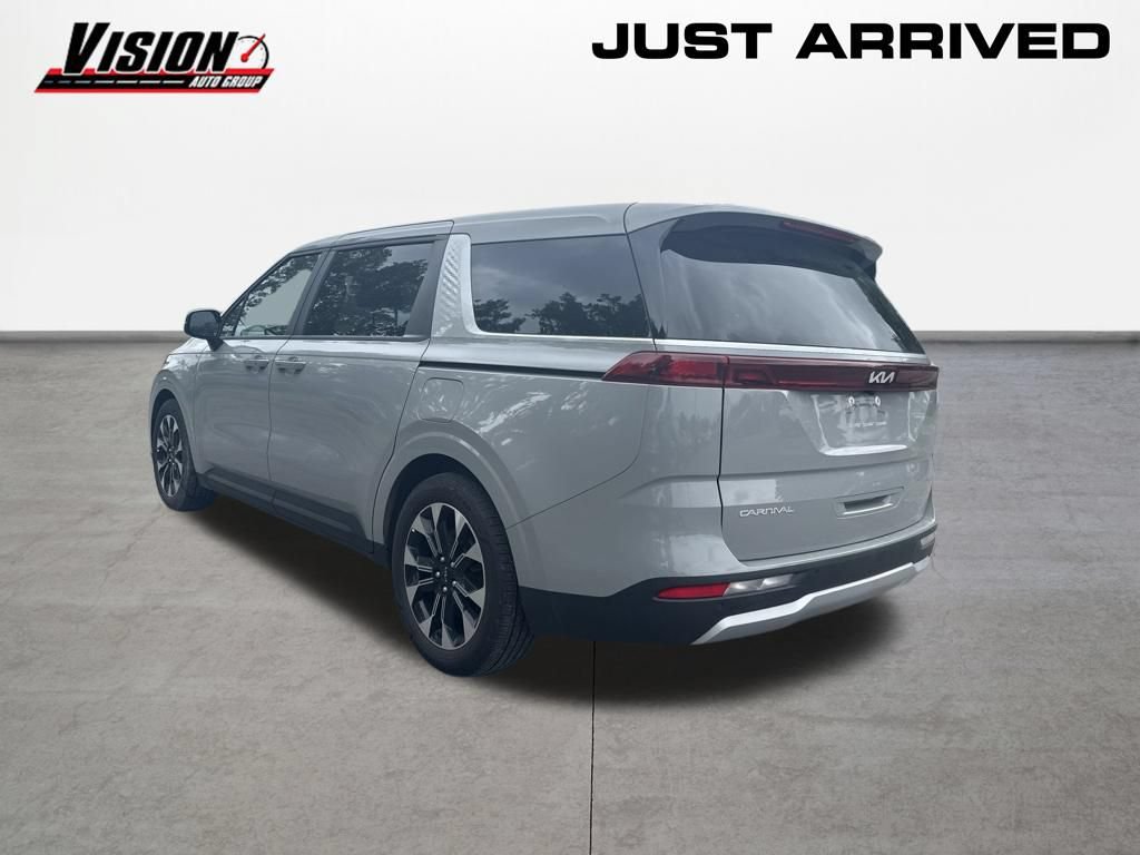 Certified 2024 Kia Carnival EX FWD image 3