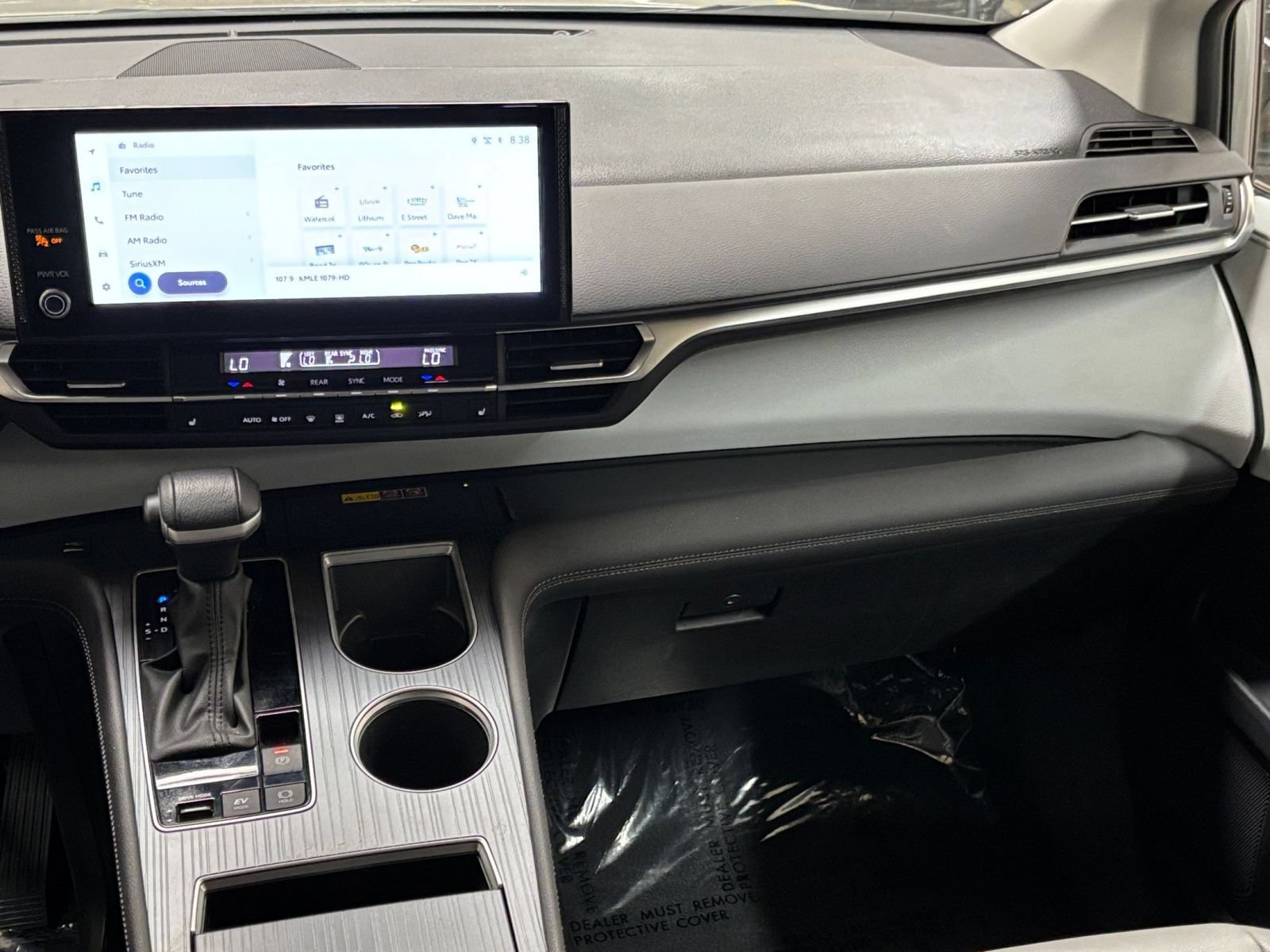 Used 2025 Toyota Sienna XLE FWD image 37