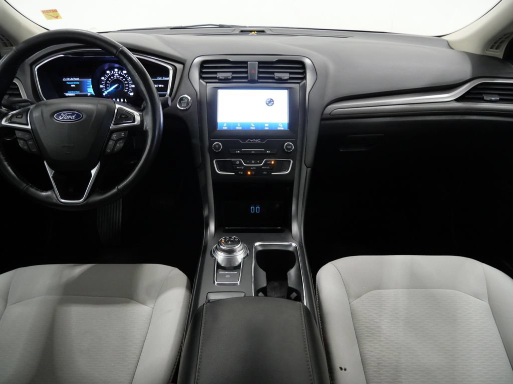 Used 2020 Ford Fusion SE w/ Equipment Group 151A FWD image 8