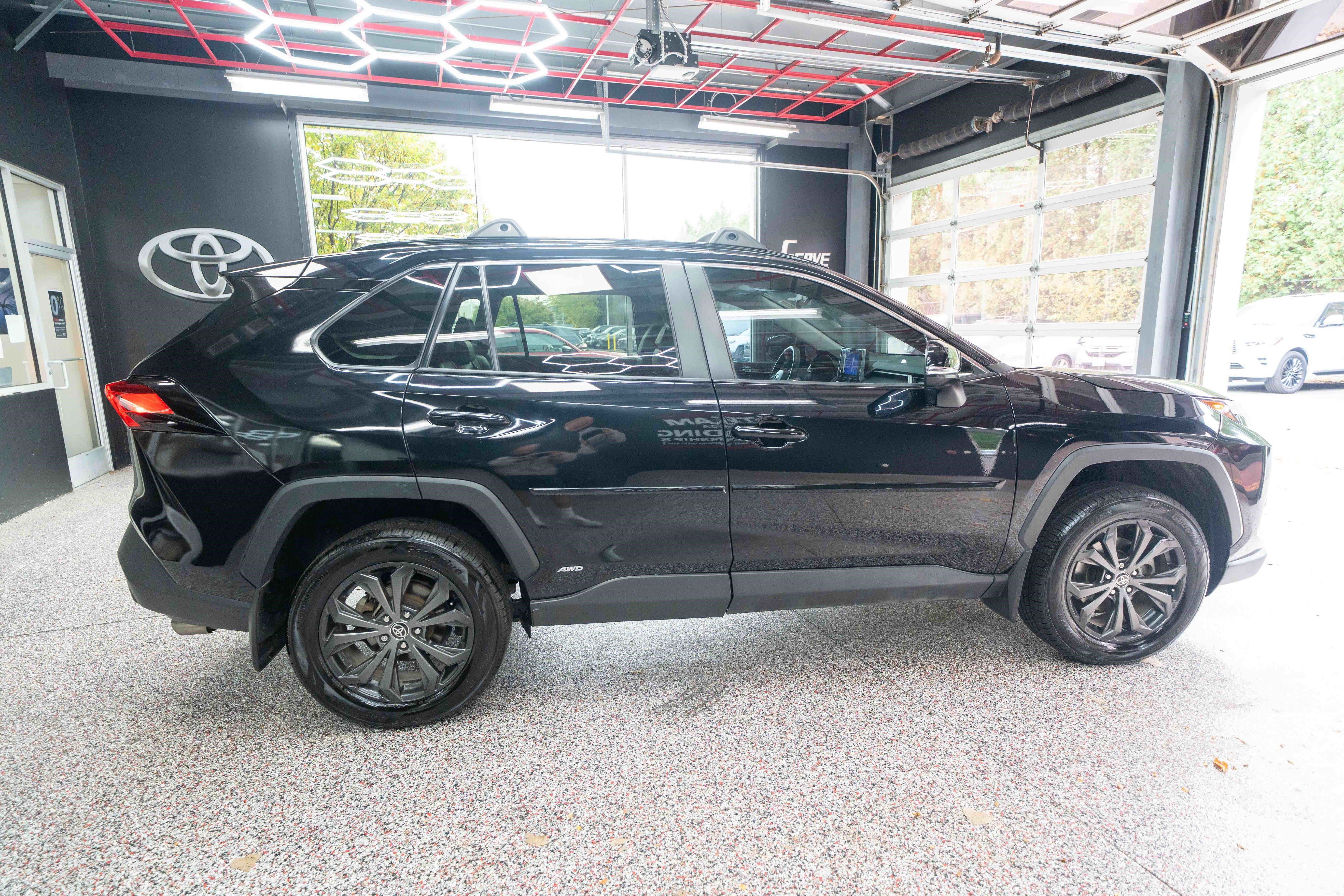 Used 2024 Toyota RAV4 XLE Premium AWD/4WD image 4