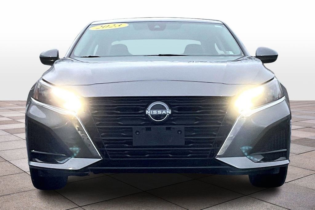 Used 2023 Nissan Altima 2.5 SV w/ SV Premium Package image 3