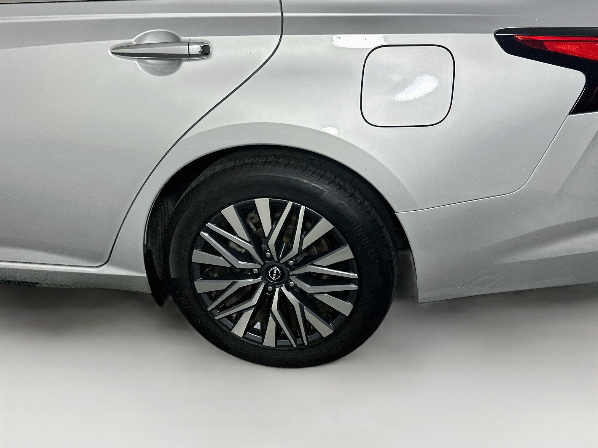 Used 2024 Nissan Altima 2.5 SV FWD image 11