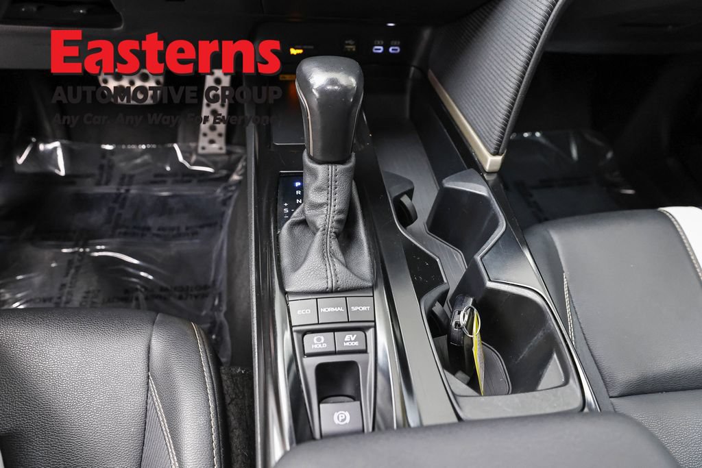 Used 2025 Toyota Camry SE FWD image 12
