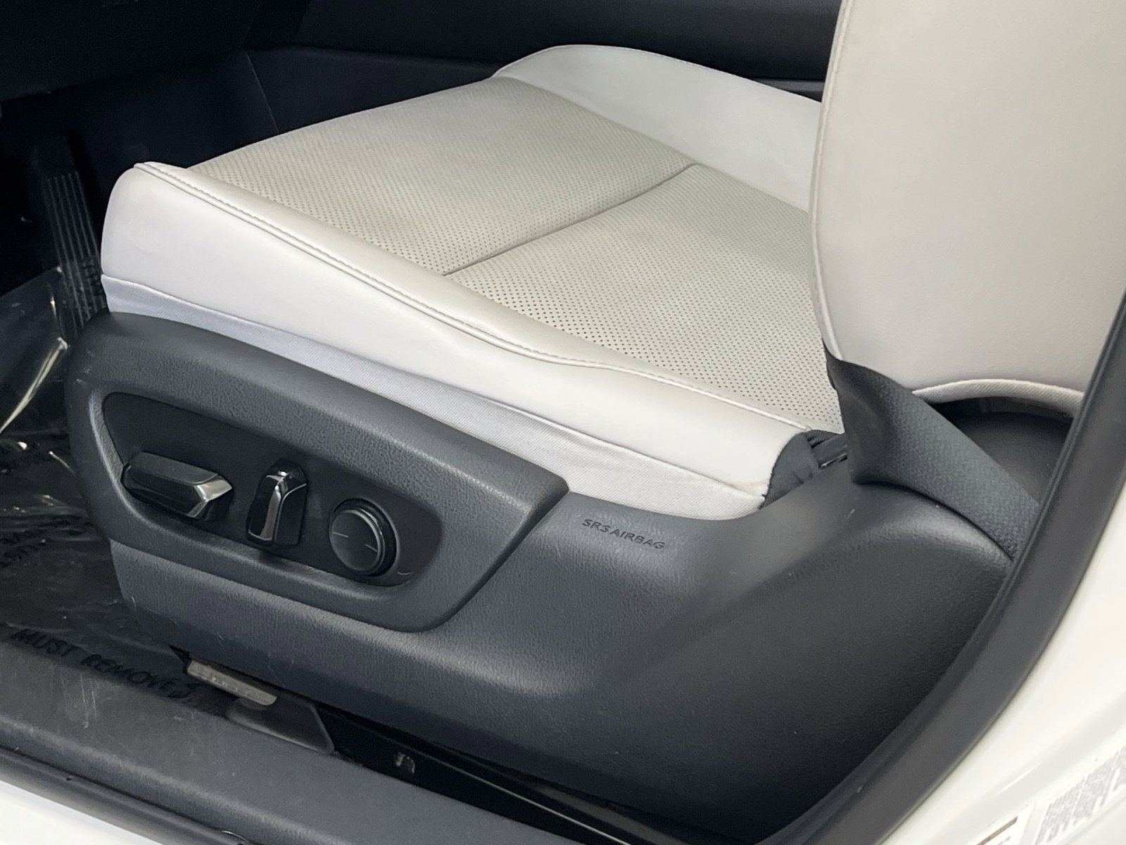 Used 2019 Lexus UX 200 image 12