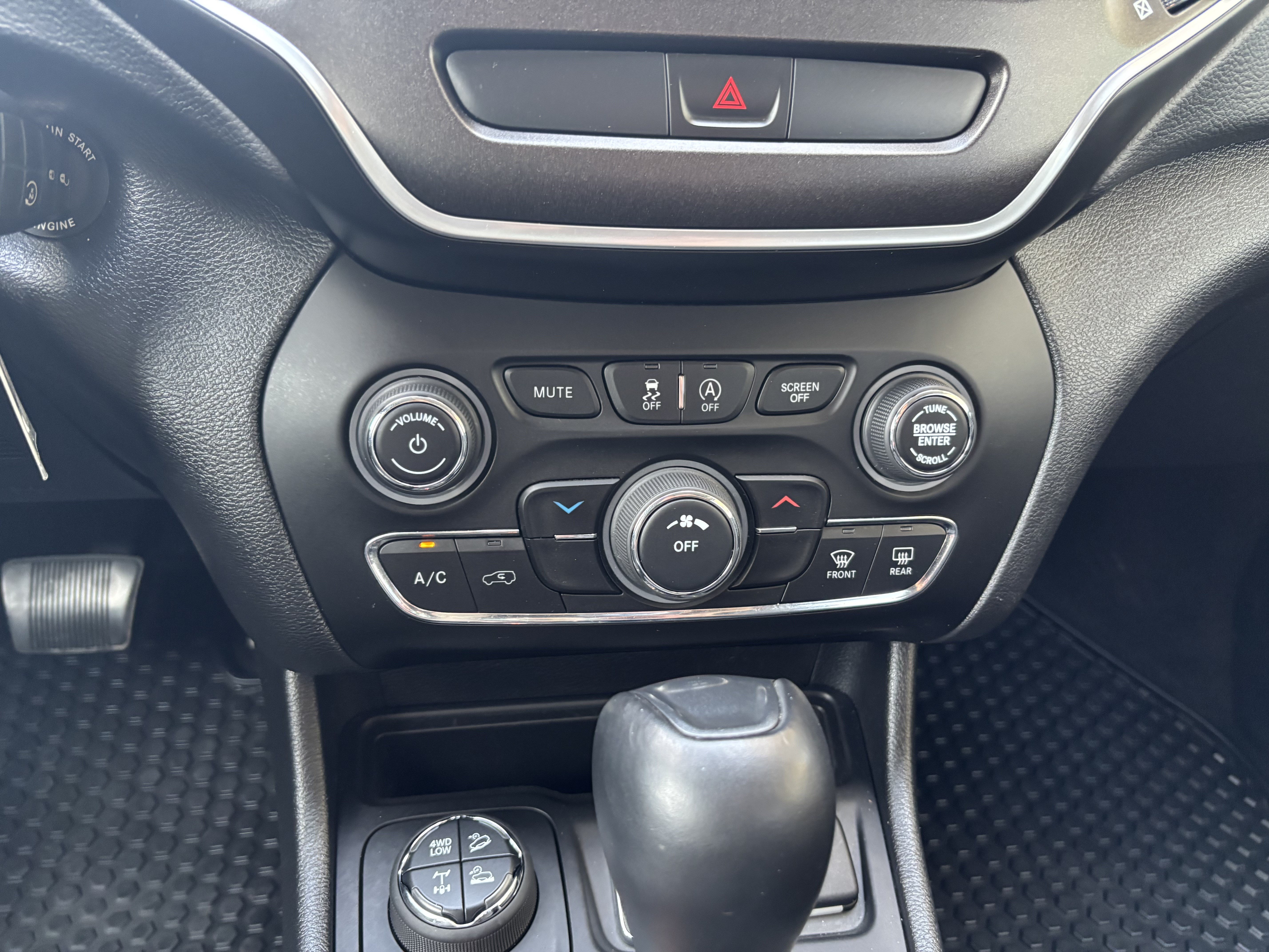 Used 2020 Jeep Cherokee Trailhawk w/ Cold Weather Group AWD/4WD image 19