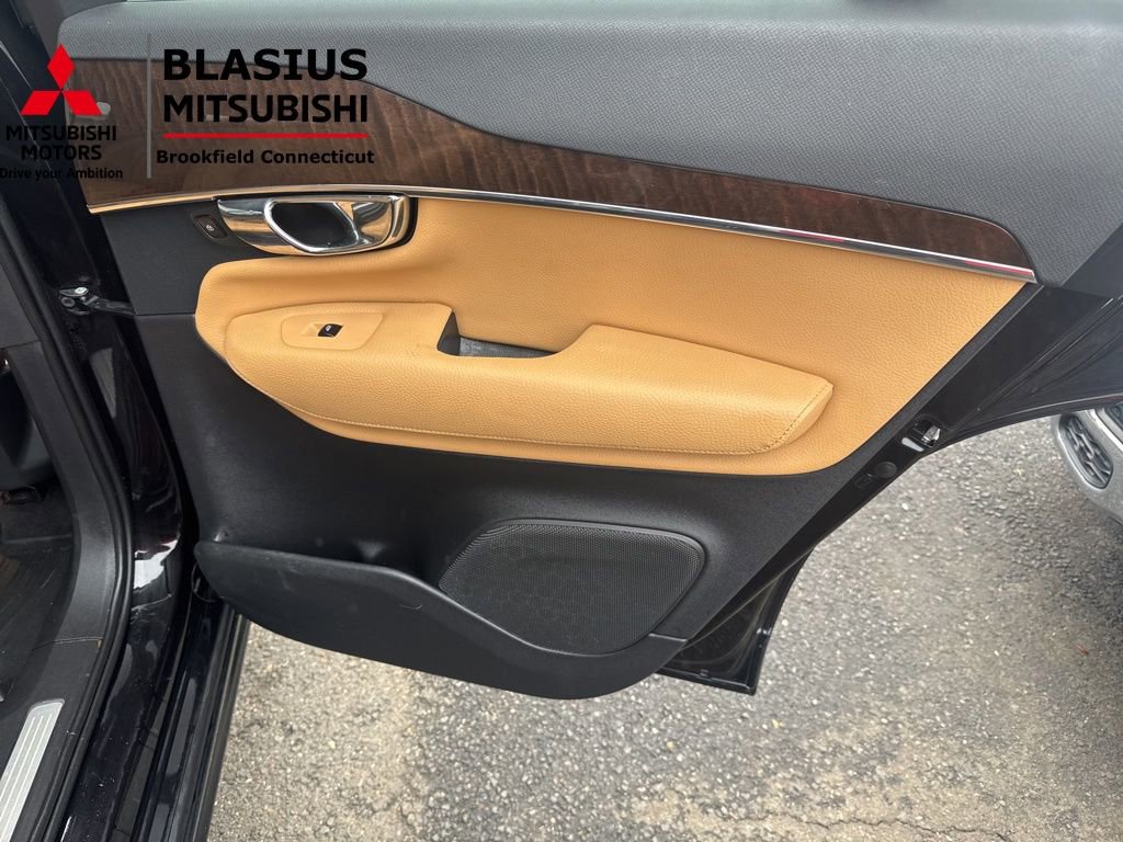 Used 2016 Volvo XC90 T6 Momentum w/ Momentum Plus Package image 19