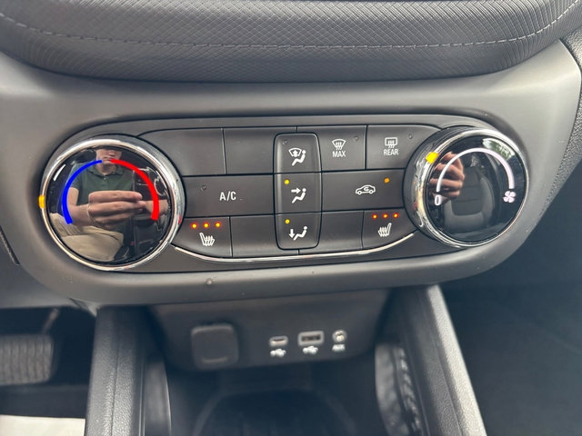 Used 2023 Chevrolet TrailBlazer LT FWD image 22