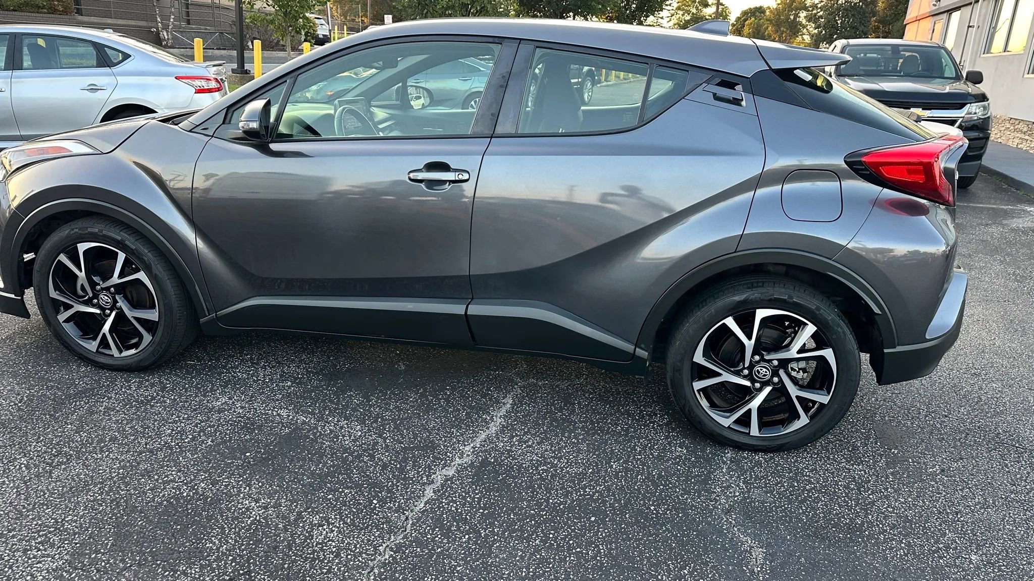 Used 2019 Toyota C-HR XLE image 8