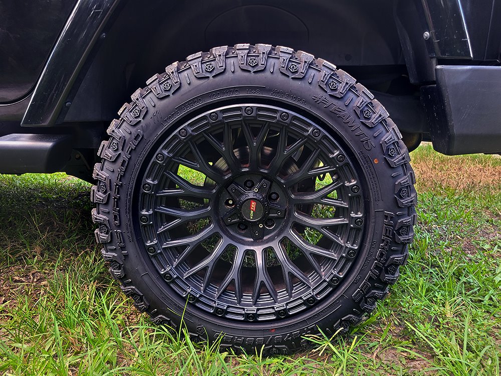 Used 2013 Jeep Wrangler Unlimited Sahara w/ Dual Top Group AWD/4WD image 9