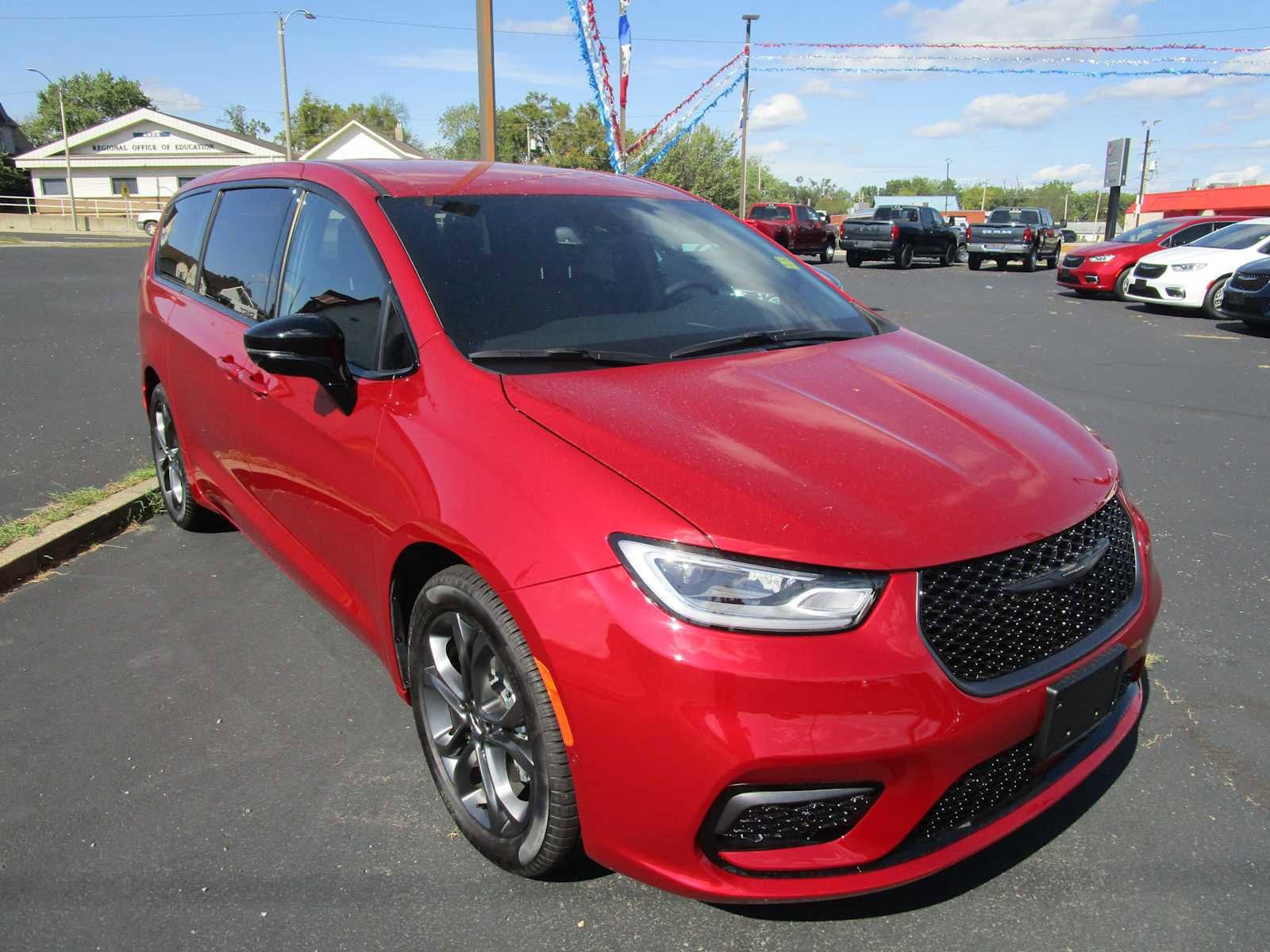 New 2026 Chrysler Pacifica Select FWD image 4
