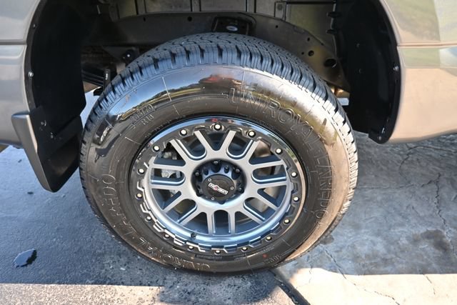 Used 2024 Nissan Titan SV AWD/4WD image 12