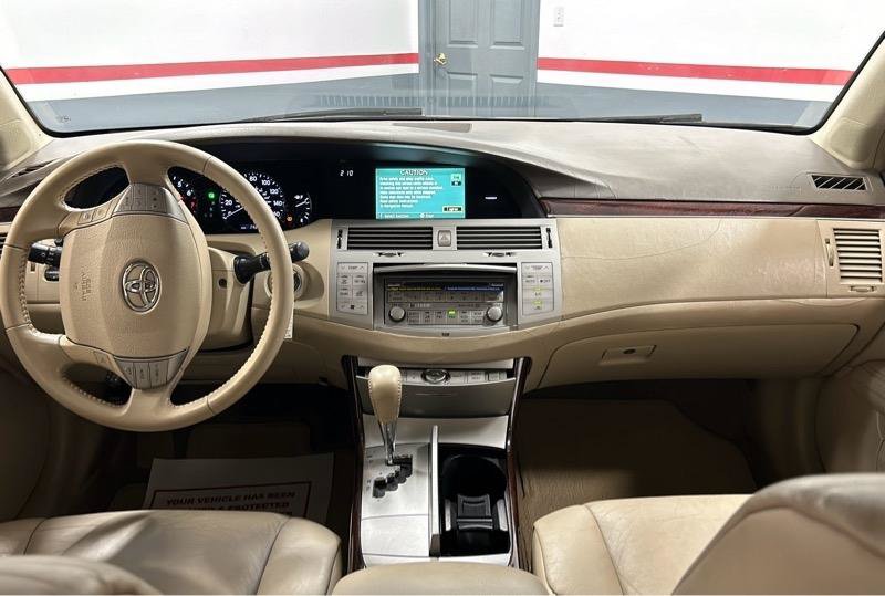 Used 2010 Toyota Avalon FWD image 11