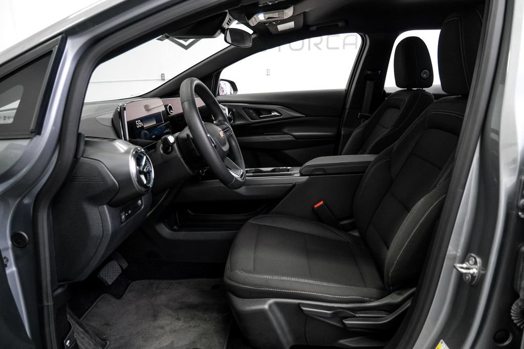 Used 2026 Chevrolet Equinox EV LT FWD image 4