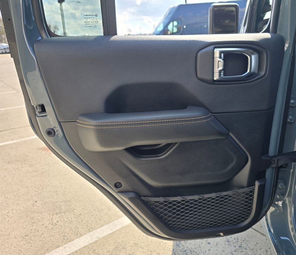 Used 2025 Jeep Wrangler Unlimited Sahara w/ Safety Group image 25