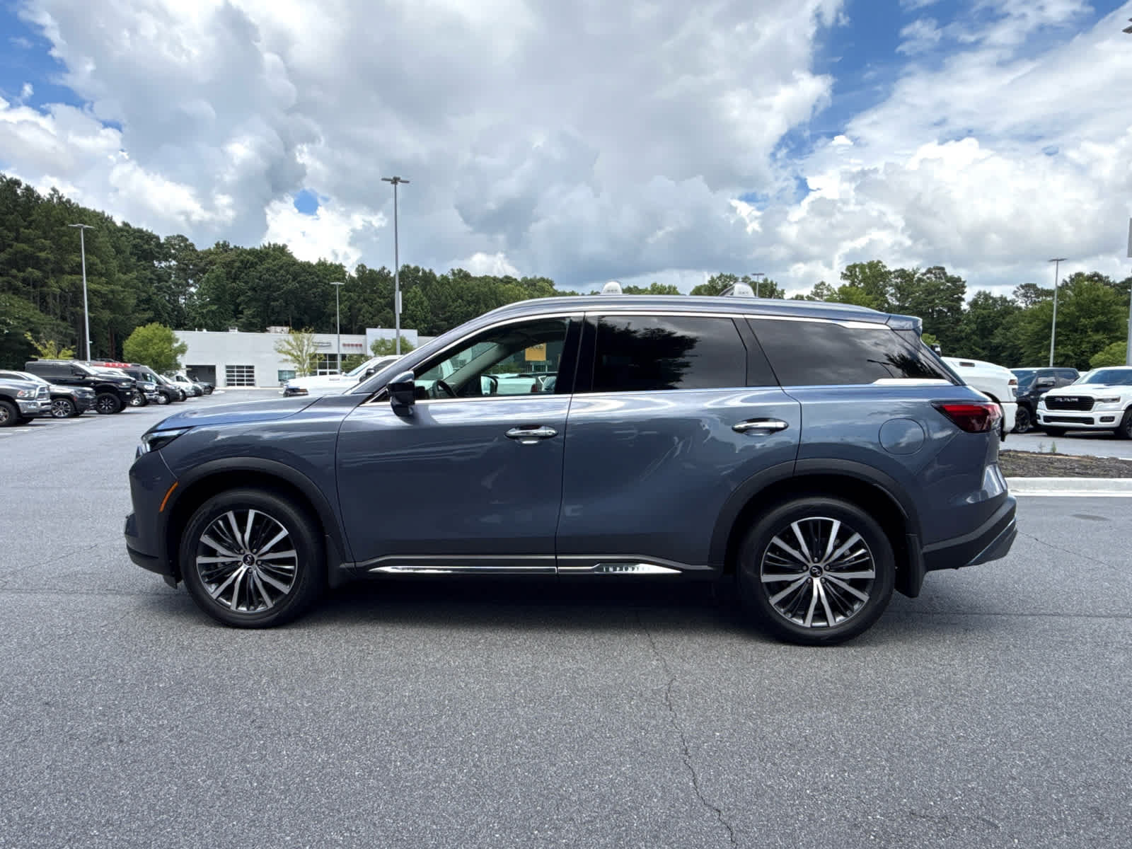 Used 2025 INFINITI QX60 Sensory AWD/4WD image 3
