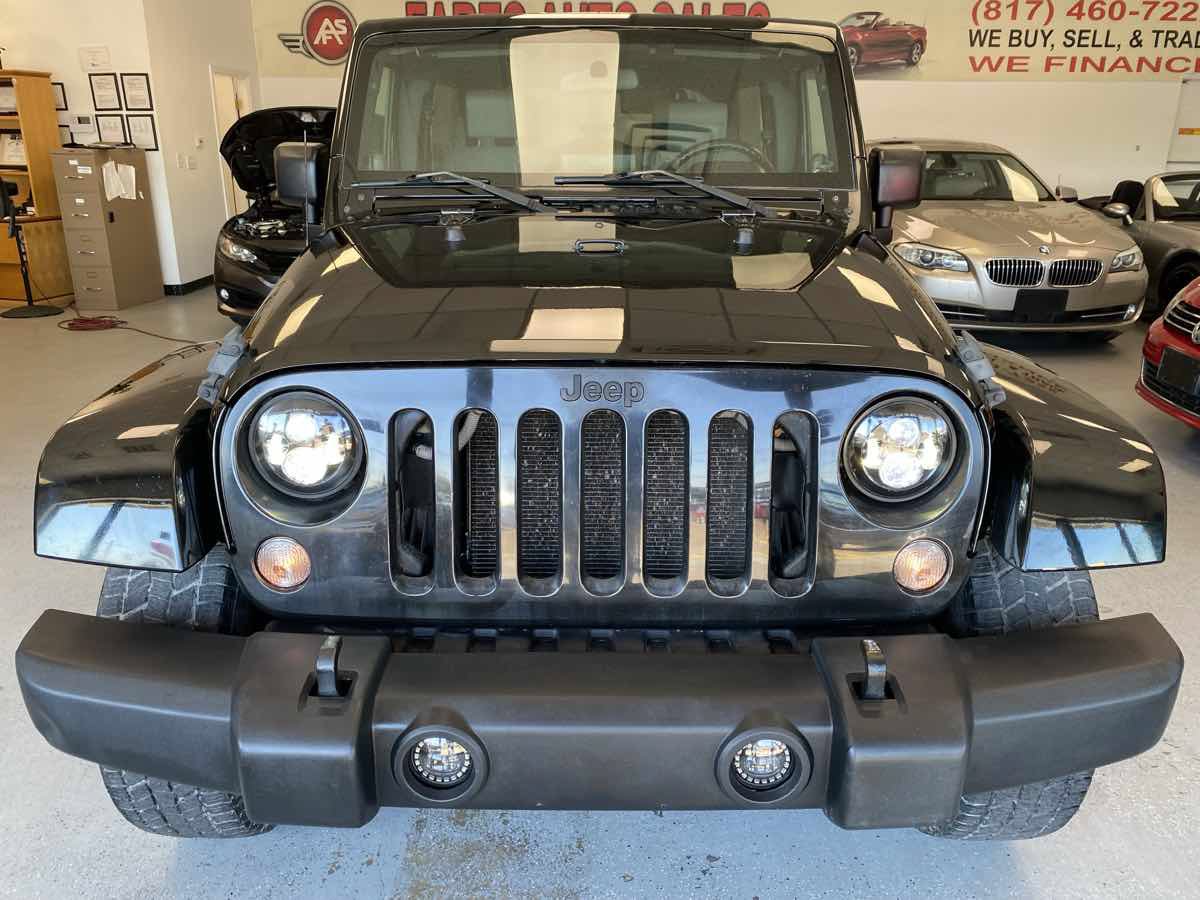 Used 2009 Jeep Wrangler Unlimited Sahara w/ Dual Top Group AWD/4WD image 11