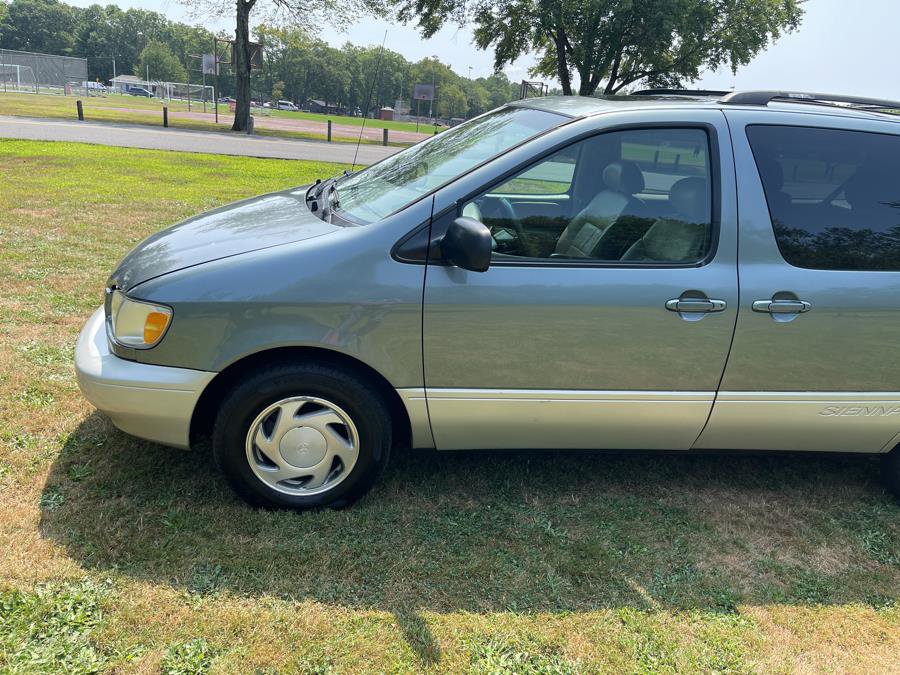 Used 1999 Toyota Sienna LE FWD image 40