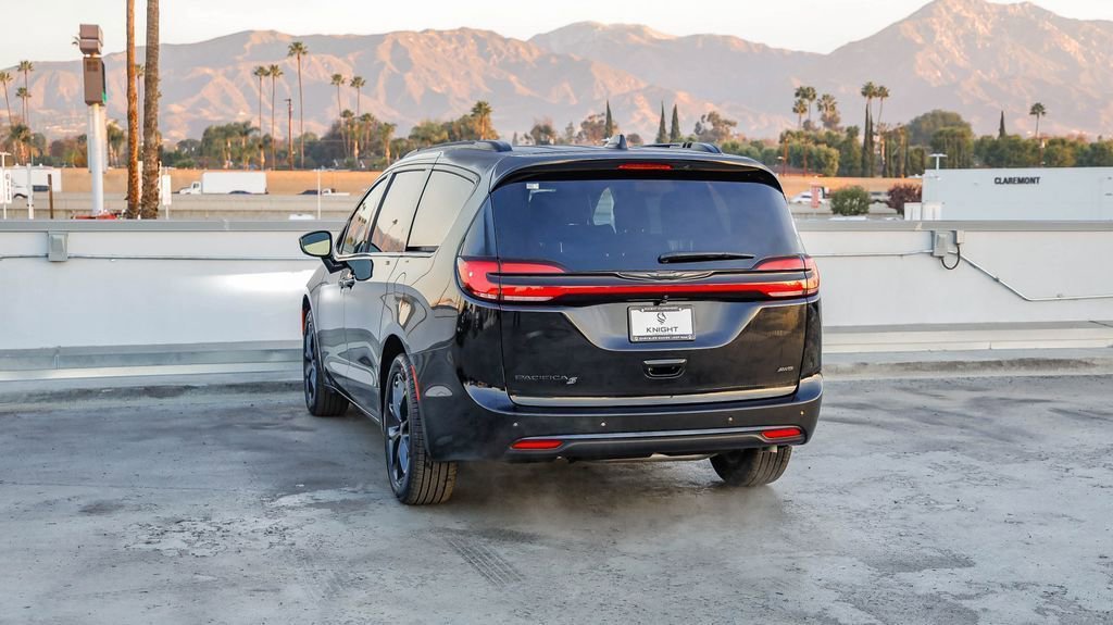 New 2026 Chrysler Pacifica Select w/ S Appearance Package image 7