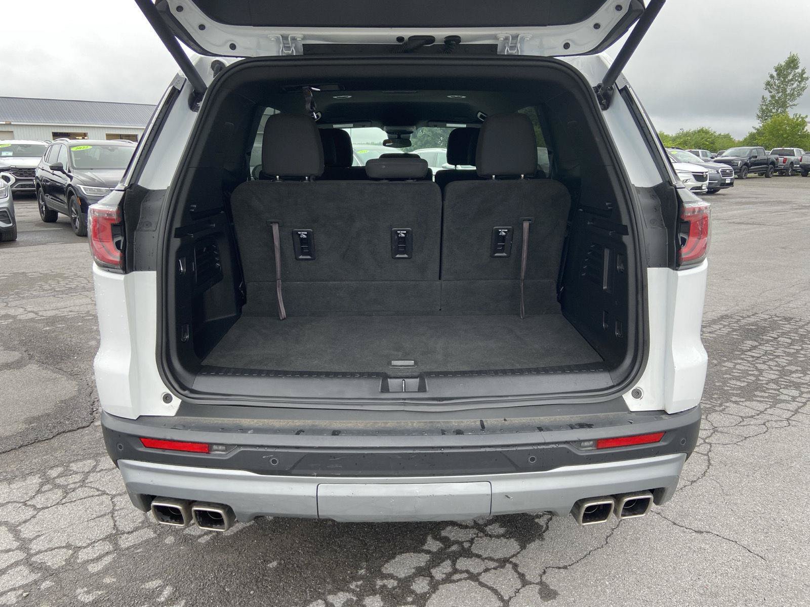 Used 2025 GMC Acadia Elevation AWD/4WD image 11