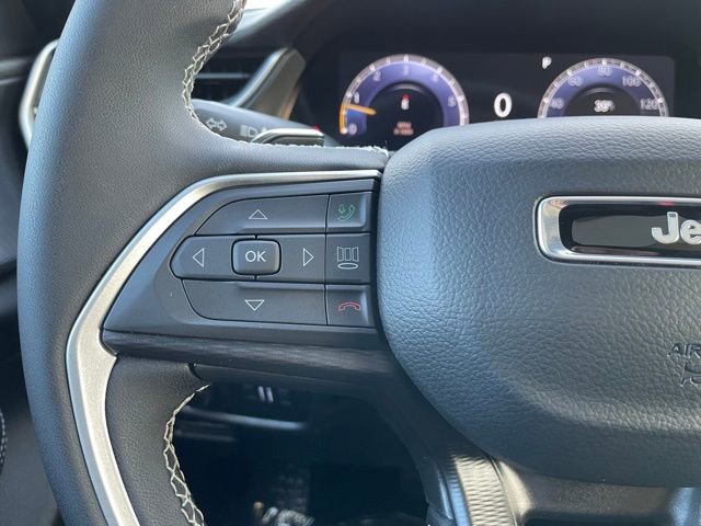 Used 2025 Jeep Grand Cherokee Laredo X image 16