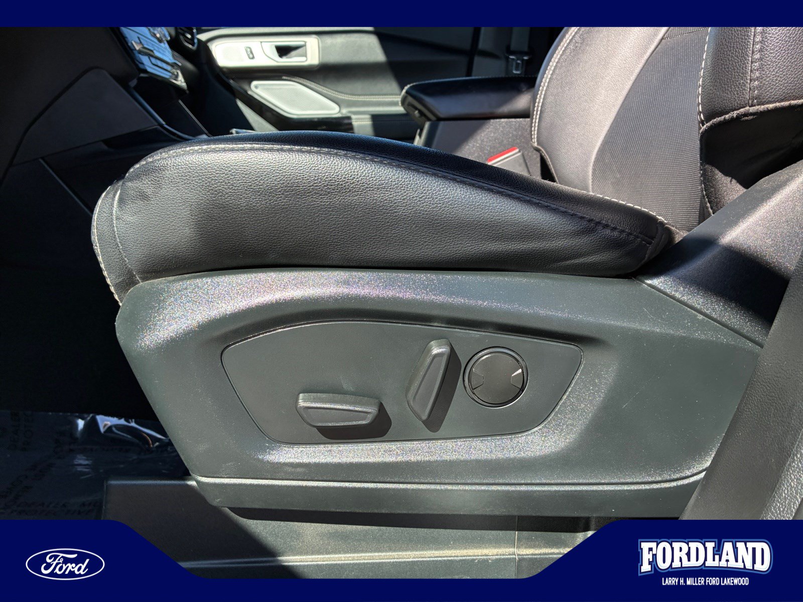 Used 2023 Ford Explorer ST w/ Equipment Group 401A AWD/4WD image 14