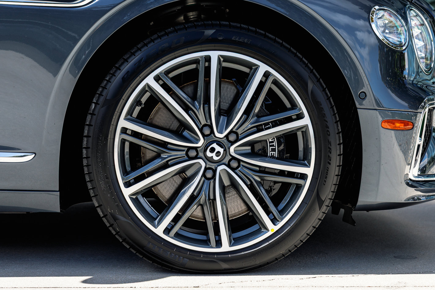 New 2026 Bentley Flying Spur Plug-In Hybrid image 8