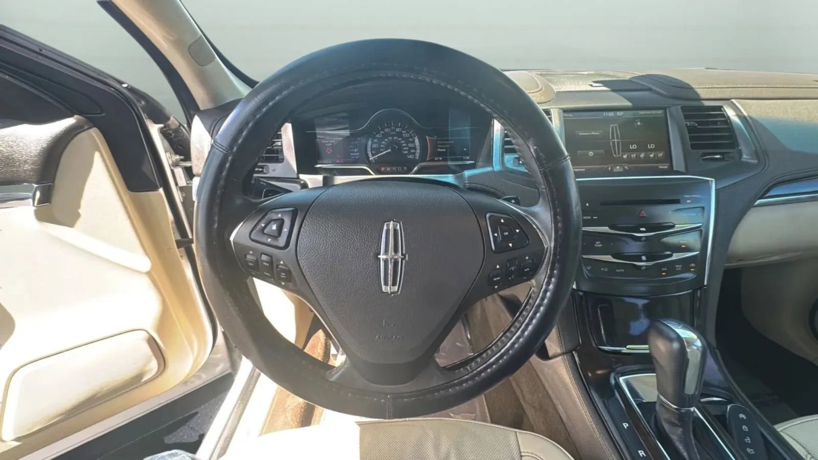 Used 2014 Lincoln MKS w/ Equipment Group 101A FWD image 13