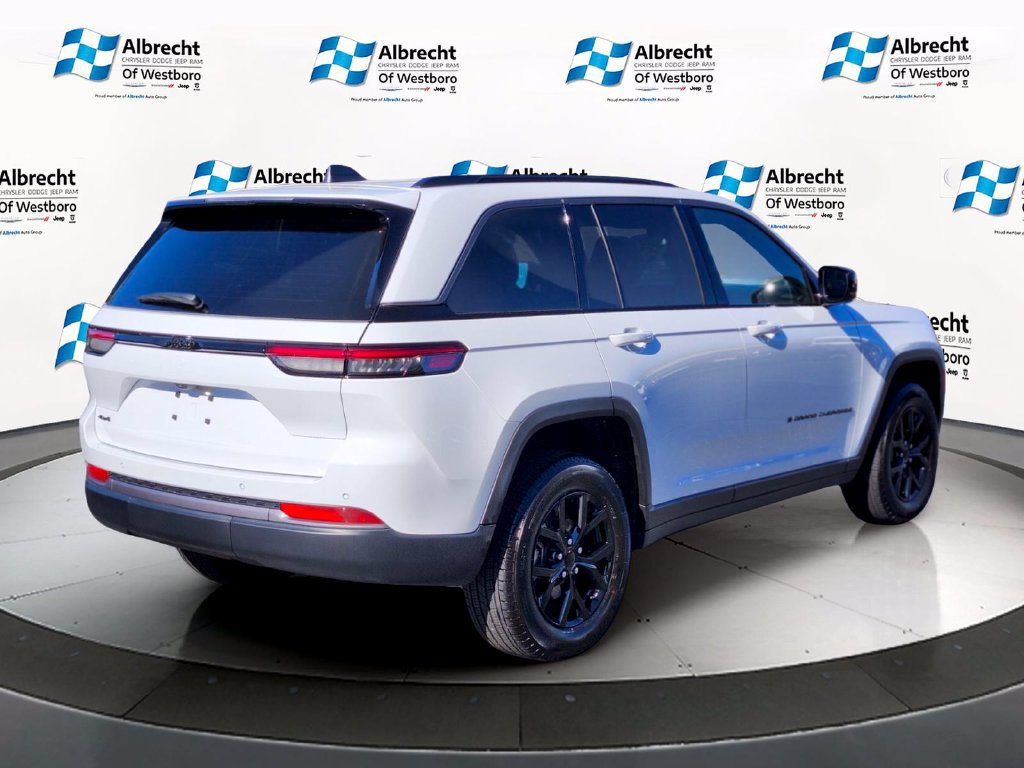 Used 2026 Jeep Grand Cherokee Altitude AWD/4WD image 5