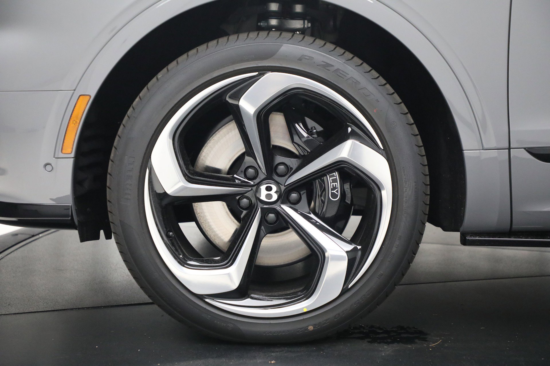 New 2024 Bentley Bentayga image 13