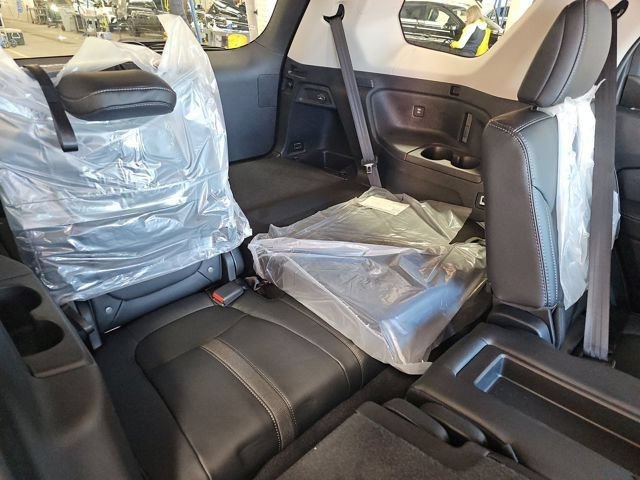 Used 2025 Honda Pilot EX-L image 12