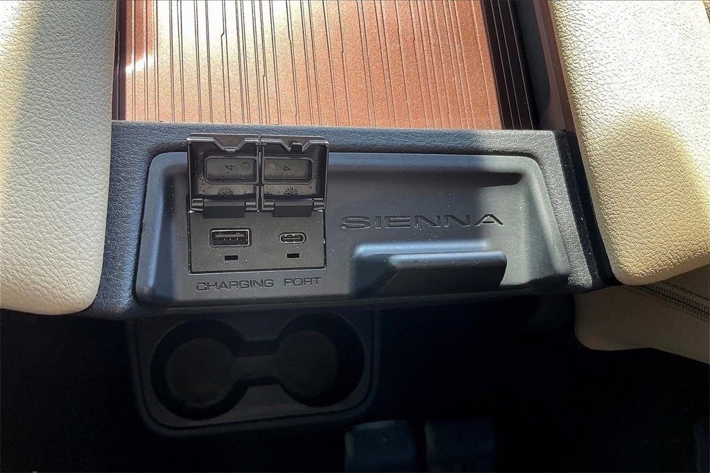 Used 2024 Toyota Sienna XLE image 23