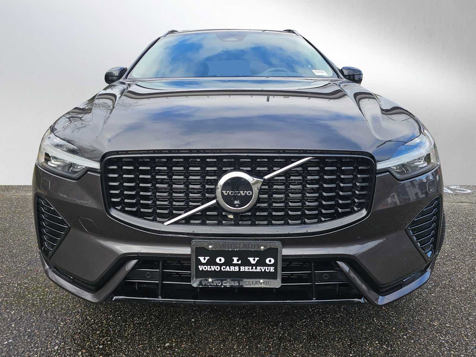 Certified 2025 Volvo XC60 B5 Plus image 8