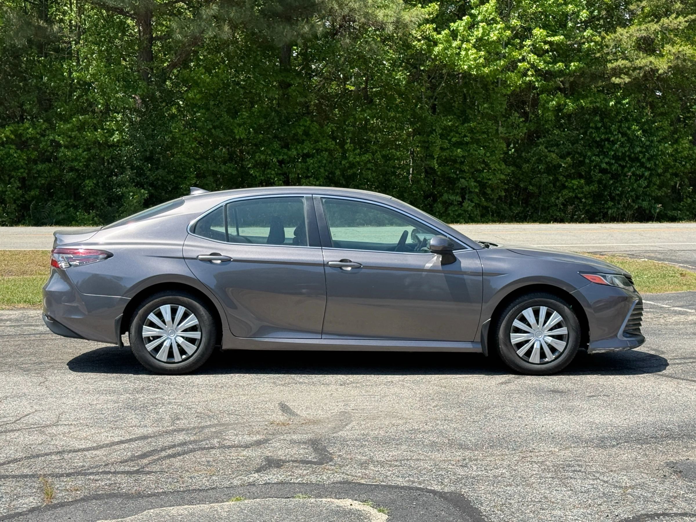 Used 2022 Toyota Camry LE FWD image 2