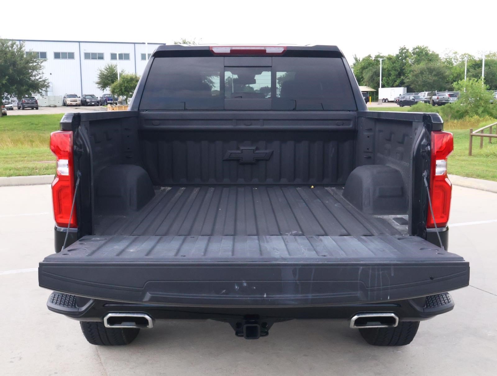 Used 2025 Chevrolet Silverado 1500 LT Trail Boss w/ Convenience Package II AWD/4WD image 9