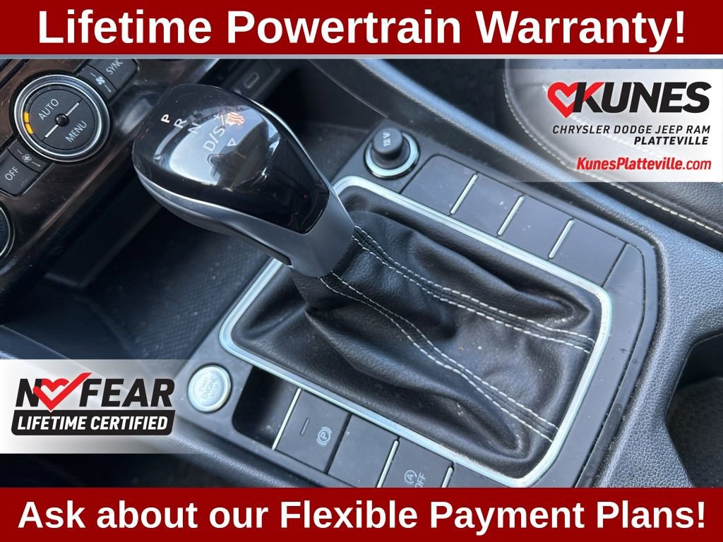 Used 2023 Volkswagen Jetta SE w/ Panoramic Sunroof Package image 21