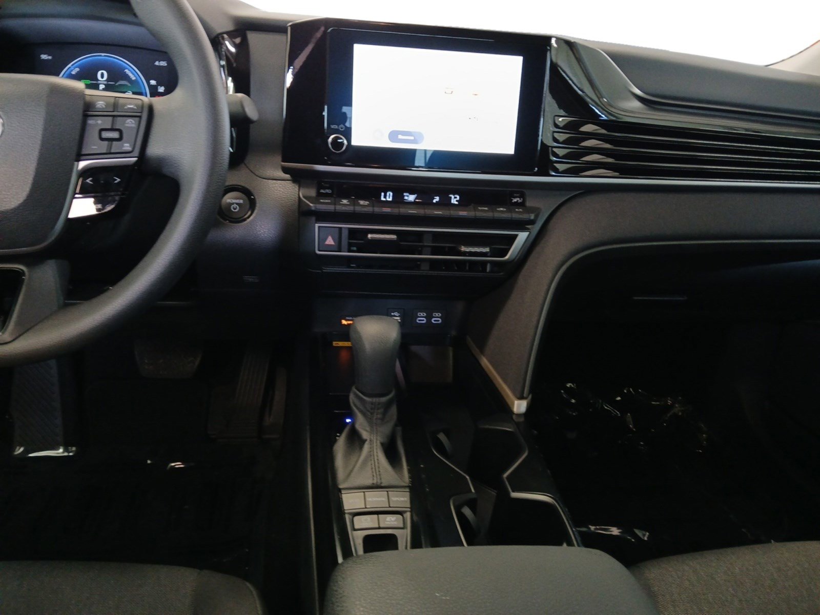 Used 2025 Toyota Camry image 11