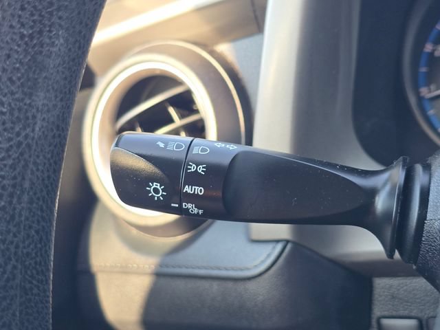 Used 2018 Toyota RAV4 LE w/ All Weather Liner Package AWD/4WD image 25