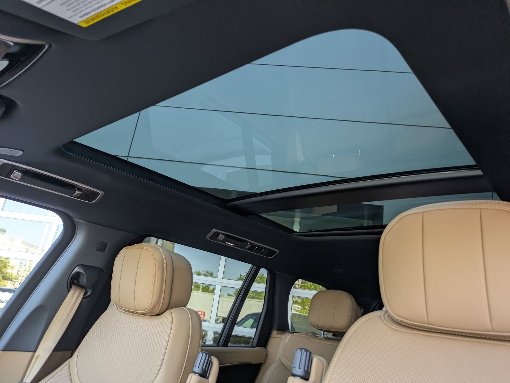 New 2025 Land Rover Range Rover Long Wheelbase SE image 22