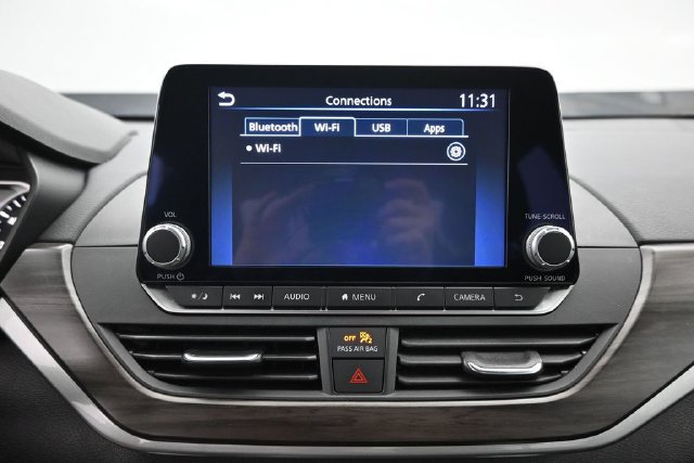 Used 2025 Nissan Altima 2.5 SV FWD image 9