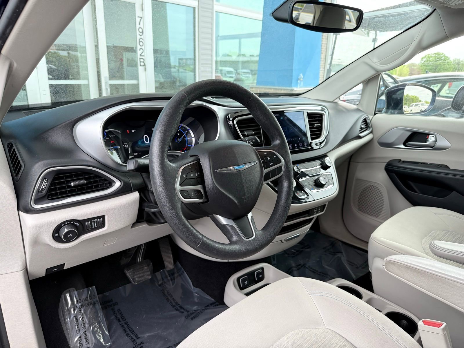 Used 2018 Chrysler Pacifica Touring Plus image 20