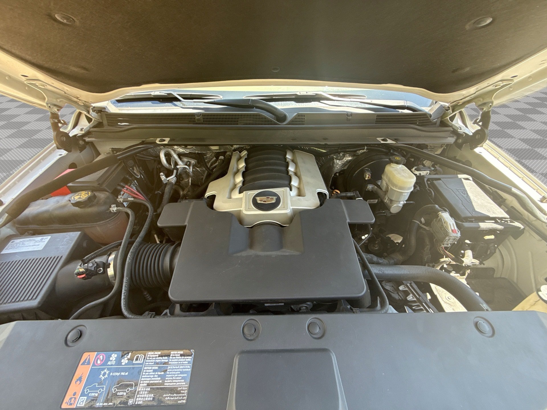 Used 2018 Cadillac Escalade ESV Platinum AWD/4WD image 17