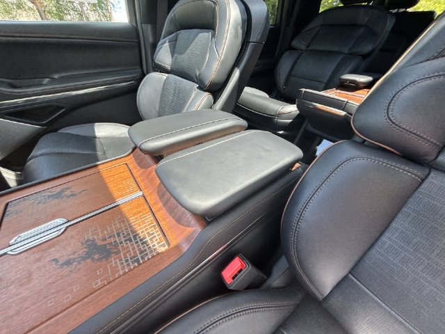 New 2025 Lincoln Navigator L Black Label AWD/4WD image 21