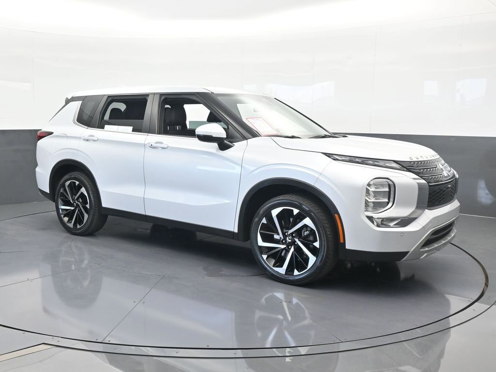 Used 2023 Mitsubishi Outlander SE image 8
